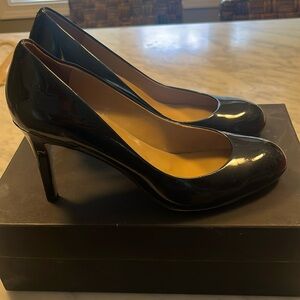 Ann Taylor perfect patent pump black size 9
